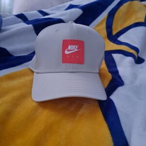 Nike Air Beige Snapback Cap